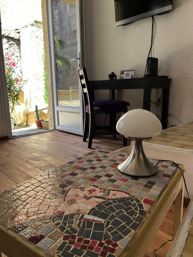 Avec Terrasse Sur Cour, Authentique, Calme Apartment Avignon
